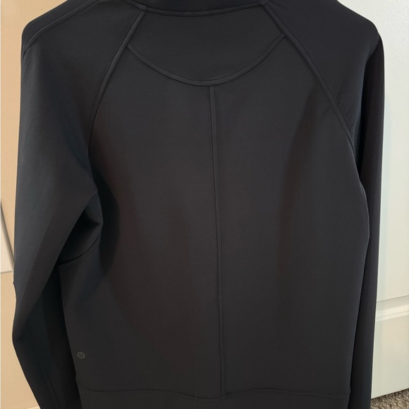 Lululemon embrace the space jacket. Never worn. Sz 8 stretch material no flaw - Picture 4 of 8